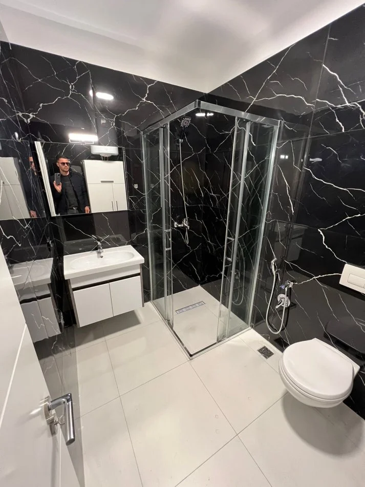 Tirane, jepet me qera apartament 1+1 Kati 11, 78 m² 700 € (Rruga komuna e parisit)