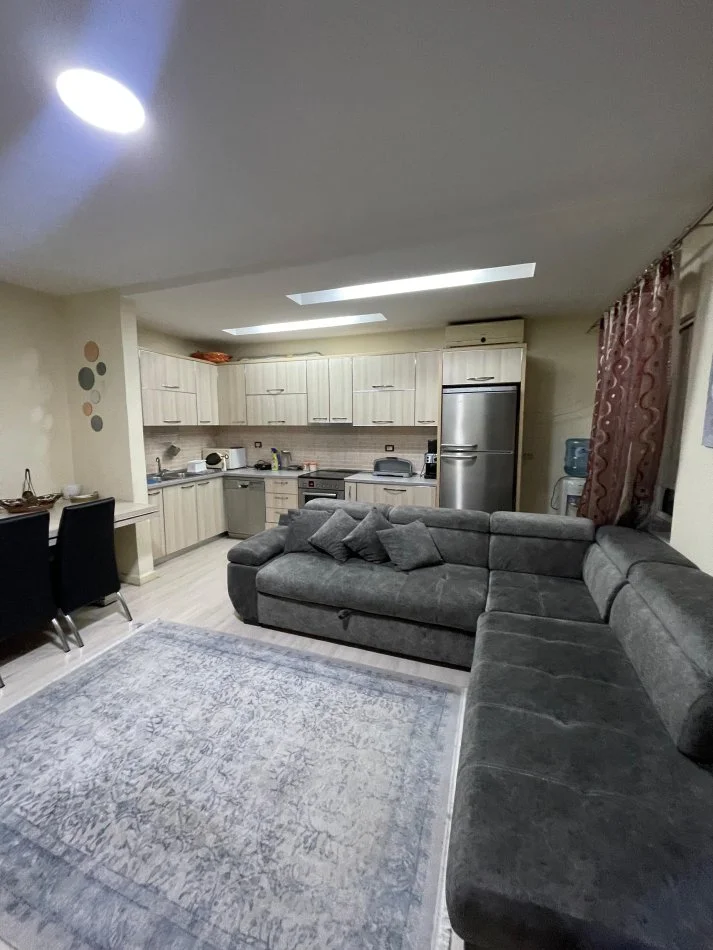 Tirane, shitet apartament 2+1+Ballkon Kati 1, 83 m² 15.500.000 € (Pallati me shigjeta)