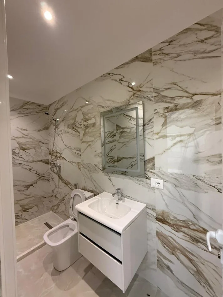 Tirane, jepet me qera apartament 1+1+Ballkon Kati 7, 71 m² 500 € 