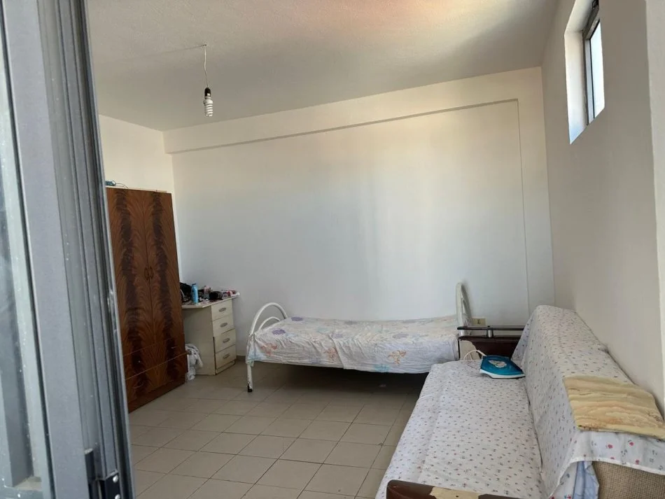 Tirane, jepet me qera apartament 2+1 Kati 2, 400 € 