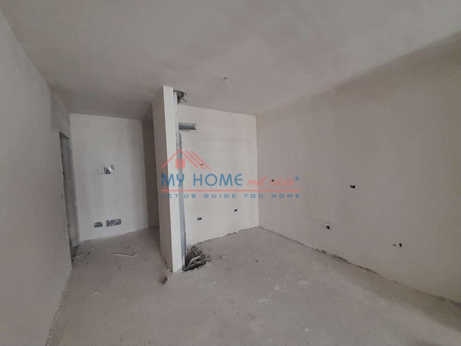 Tirane, shitet apartament 1+1+Ballkon Kati 11, 79 m² 122.700 € (Ish Fusha e Aviacionit)
