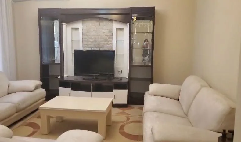 🏡 Jepet Apartament 3+1 me Qira – Rruga e Elbasanit 1.000 € (Rruga Elbasanit)