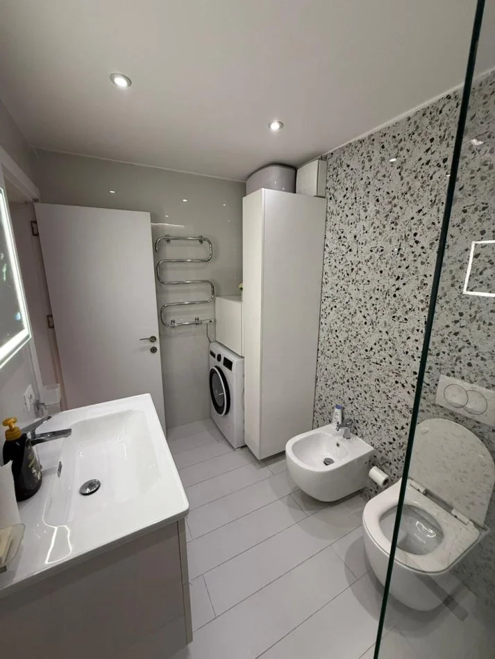 Apartament Luksoz me qera prane 21 Dhjetorit (1000 Euro)