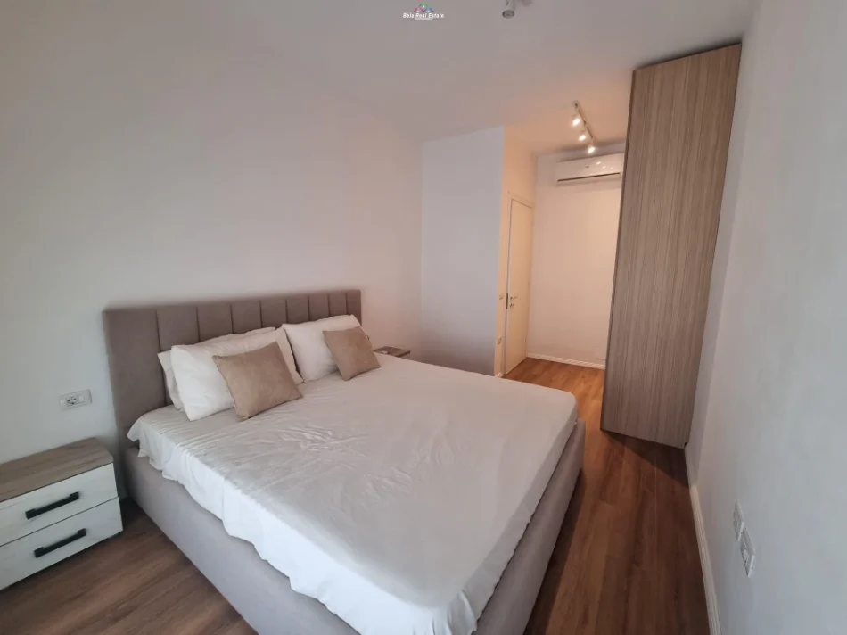 Tirane, jepet me qera apartament 1+1 Kati 10, 60 m² 940 € (rruga e barrikadave)