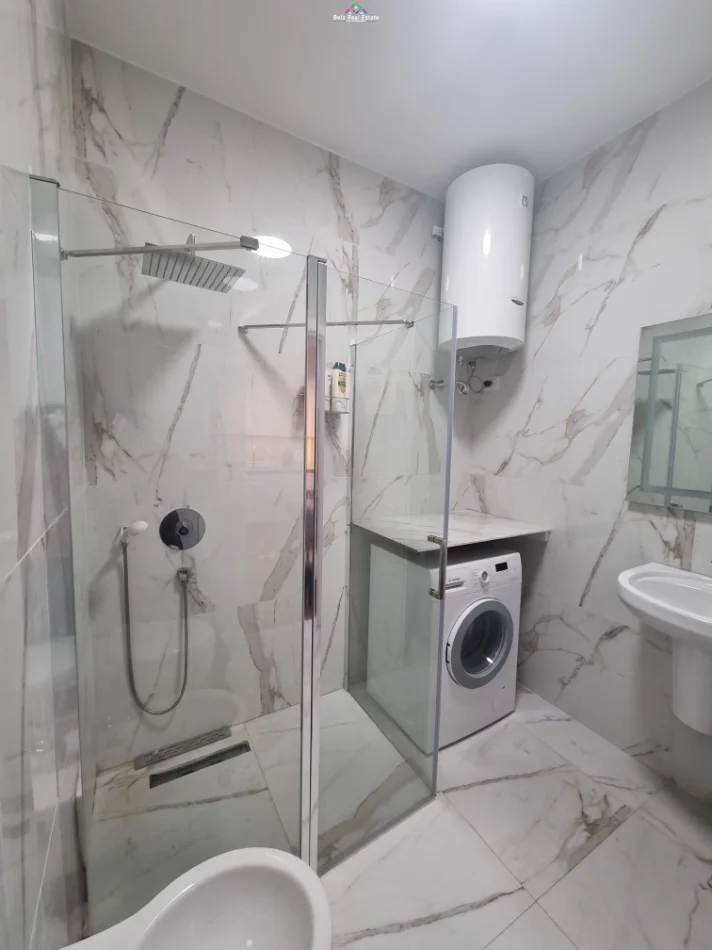Tirane, jepet me qera apartament 1+1 Kati 10, 60 m² 940 € (rruga e barrikadave)