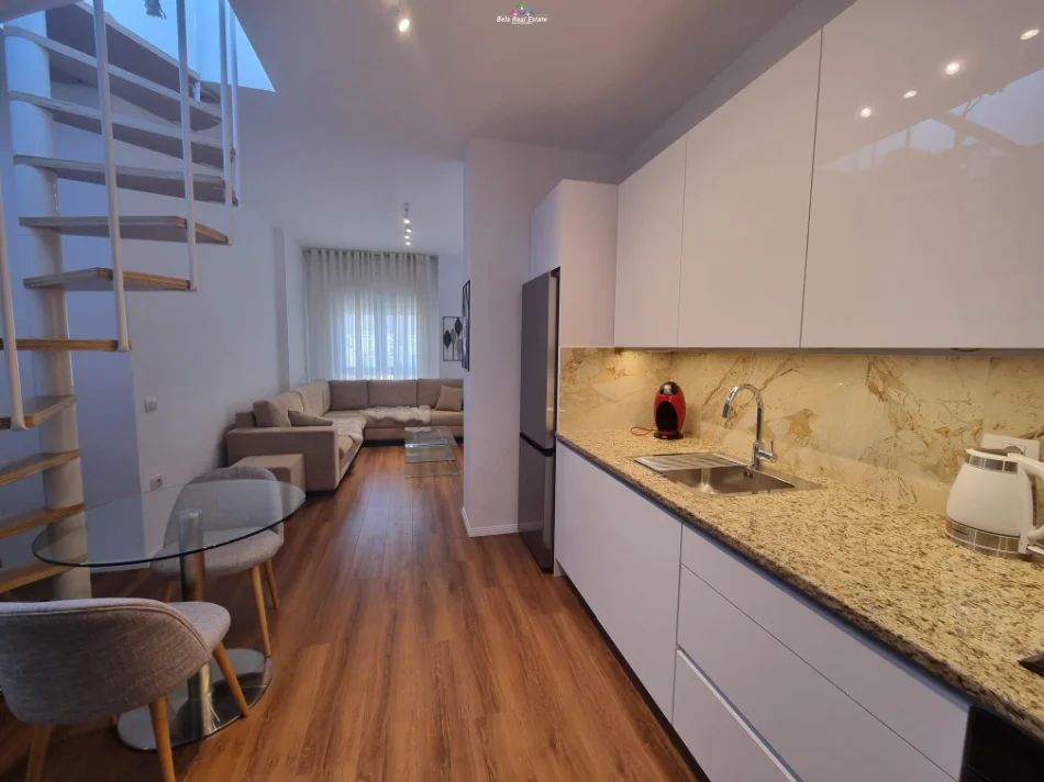 Tirane, jepet me qera apartament 1+1 Kati 10, 60 m² 940 € (rruga e barrikadave)