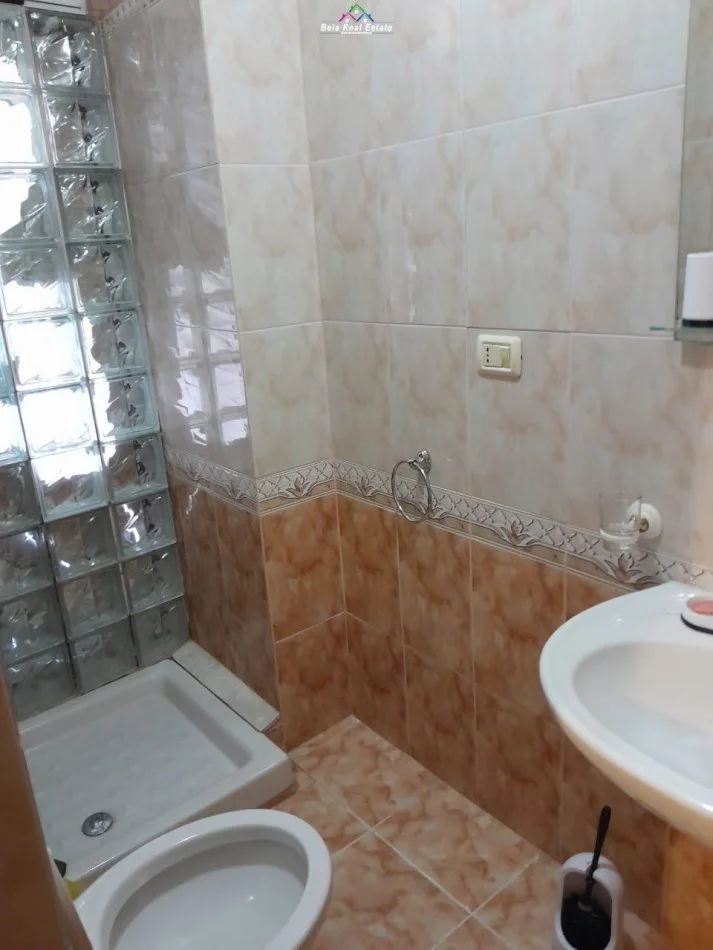Tirane, jepet me qera apartament 2+1 Kati 5, 100 m² 550 € (Qender, prane Pazarit te Ri)