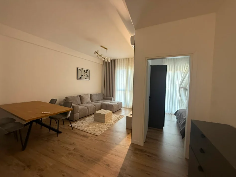 Tirane, jepet me qera apartament 1+1 Kati 8, 60 m² 587 € (Rruga 5 Maji)