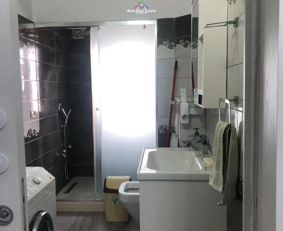 Tirane, jepet me qera apartament 1+1+Ballkon Kati 5, 60 m² 420 € (ali demi)