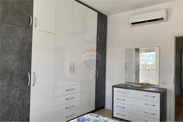 Tirane, jepet me qera apartament 1+1 Kati 8, 68 m² 400 Euro (komoleksi Kontakt)