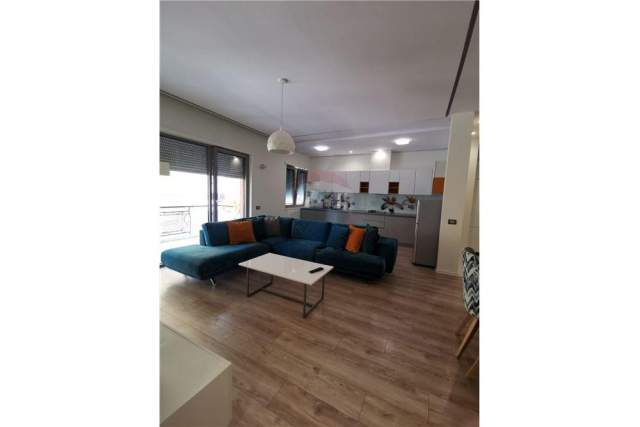 Tirane, jepet me qera apartament 2+1 Kati 5, 121 m² 700 Euro (Kompleksi Delijorgji)