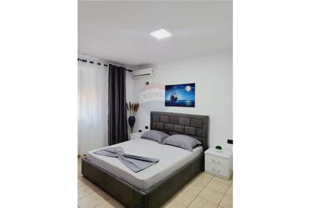 Tirane, jepet me qera apartament 1+1+BLK Kati 2, 70 m² 400 Euro (Shkolla Kuqe)