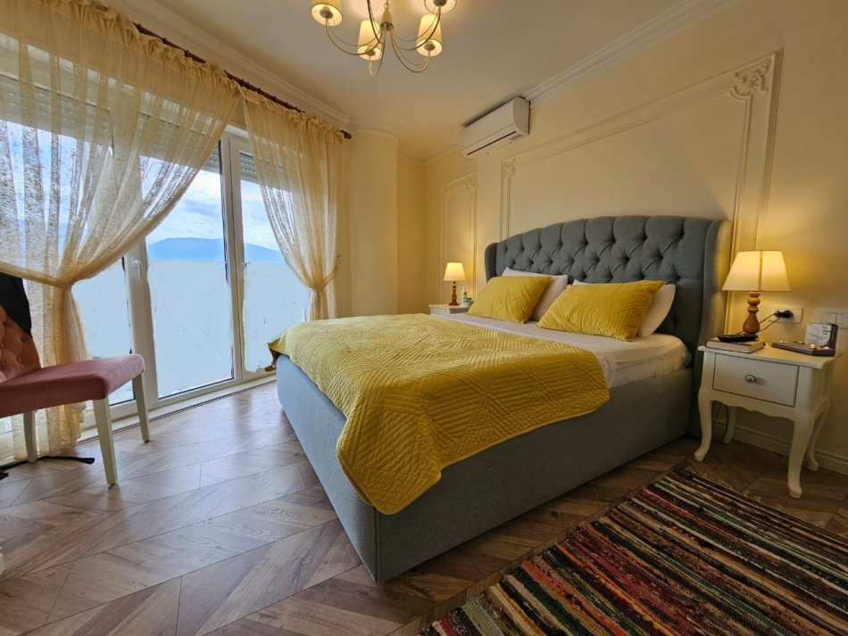 Tirane, jepet me qera apartament 2+1+Ballkon Kati 3, 126 m² 1.000 € (Rezidenca Kodra e Diellit)