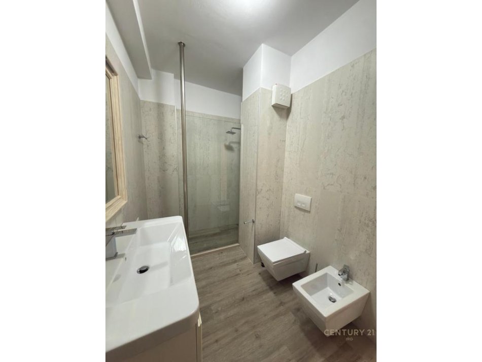 Tirane, shes apartament 2+1 Kati 7, 118 m² 365.000 € (KOMUNA E PARISIT)