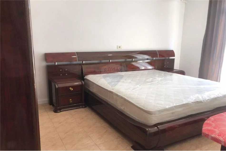 Tirane, jepet me qera apartament 2+1 Kati 4, 77 m² 550 € (Rruga e Durresit)