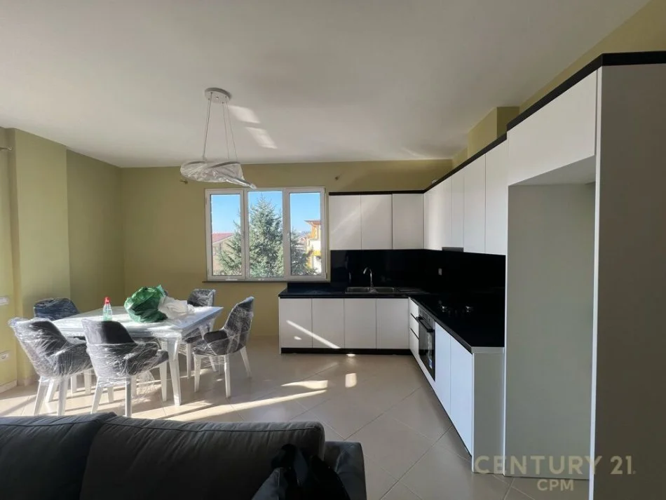 Tirane, jepet me qera apartament 2+1 Kati 3, 140 m² 500 € (vilat gjermane)