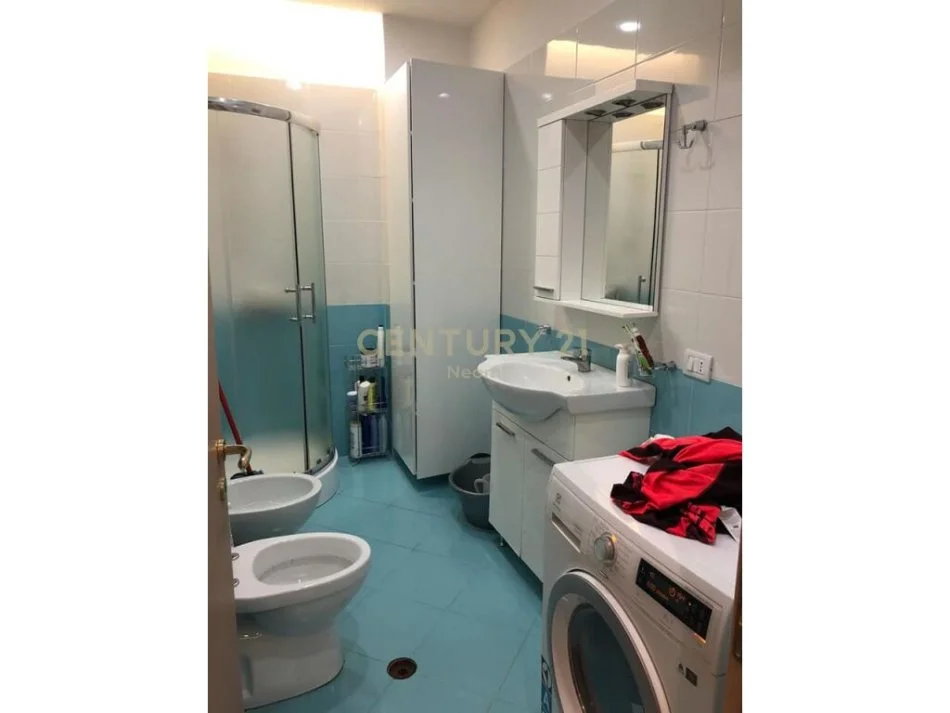 Tirane, shitet apartament 2+1+Ballkon Kati 2, 65 m² 175.000 € (Rruga Peti)