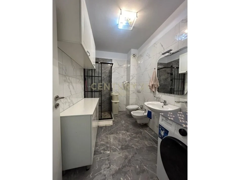 Tirane, jepet me qera apartament 2+1+Ballkon Kati 6, 80 m² 600 € (Rruga Artan Lenja)