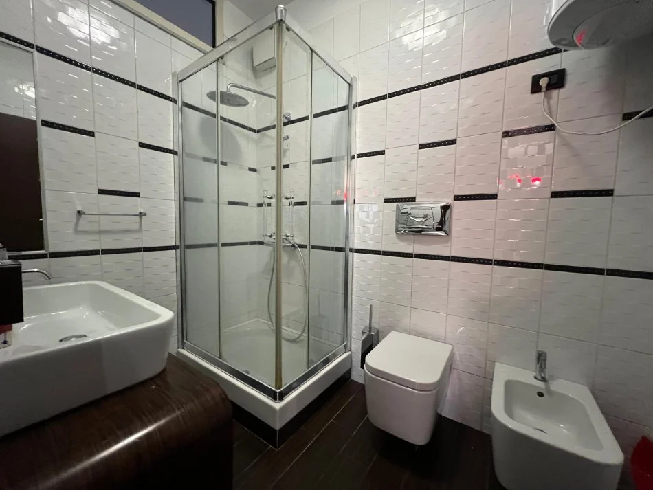 Tirane, jepet me qera apartament 2+1+Aneks+Ballkon Kati 9, 107 m² 900 € (Kompleksi Panorama)