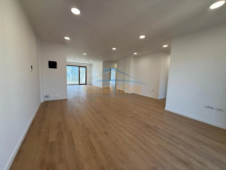 Tirane, jepet me qera ambjent biznesi Kati 8, 180 m² 2.500 € (KOMPLEKSI DELIJORGJI)