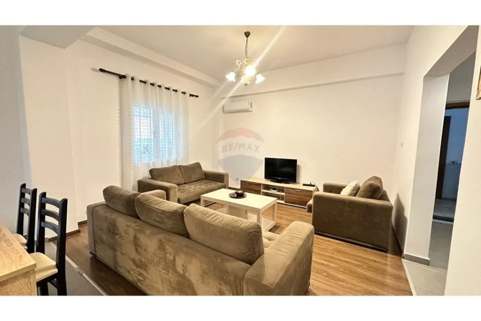 Tirane, jepet me qera apartament 1+1 Kati 2, 60 m² 550 € (myslym shyri)