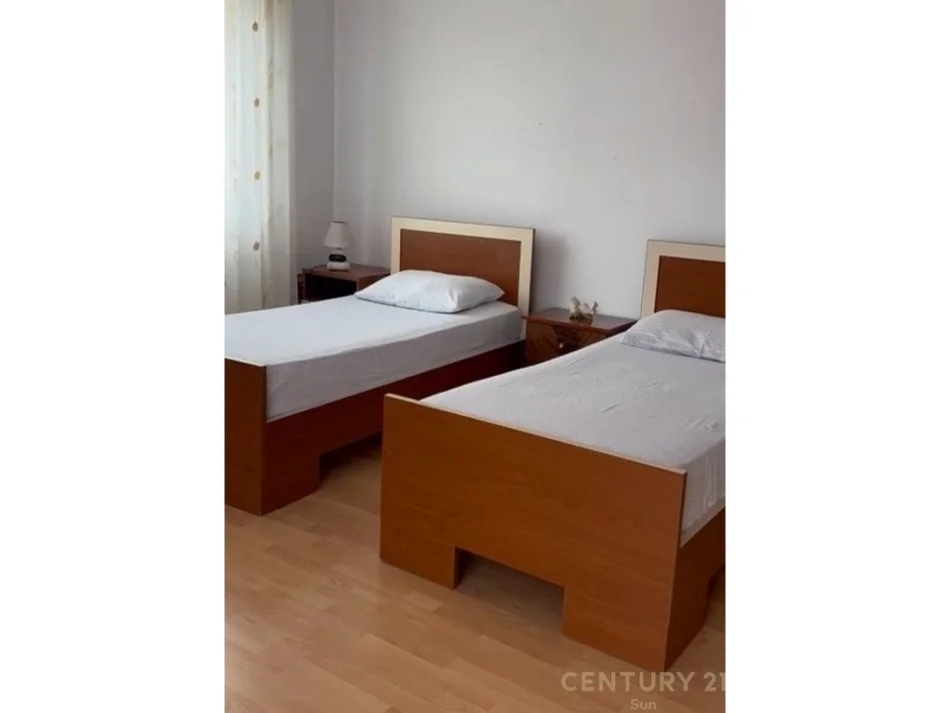 Tirane, jepet me qera apartament 2+1+Ballkon Kati 5, 110 m² 450 € (Astir)