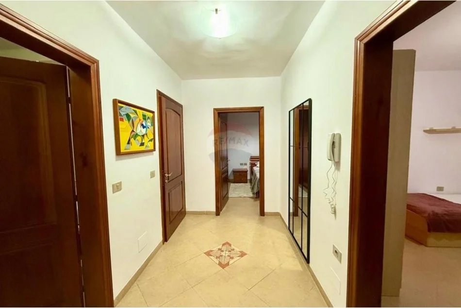 Tirane, jepet me qera apartament , 80 m² 650 € (Rruga Imer Kurti)