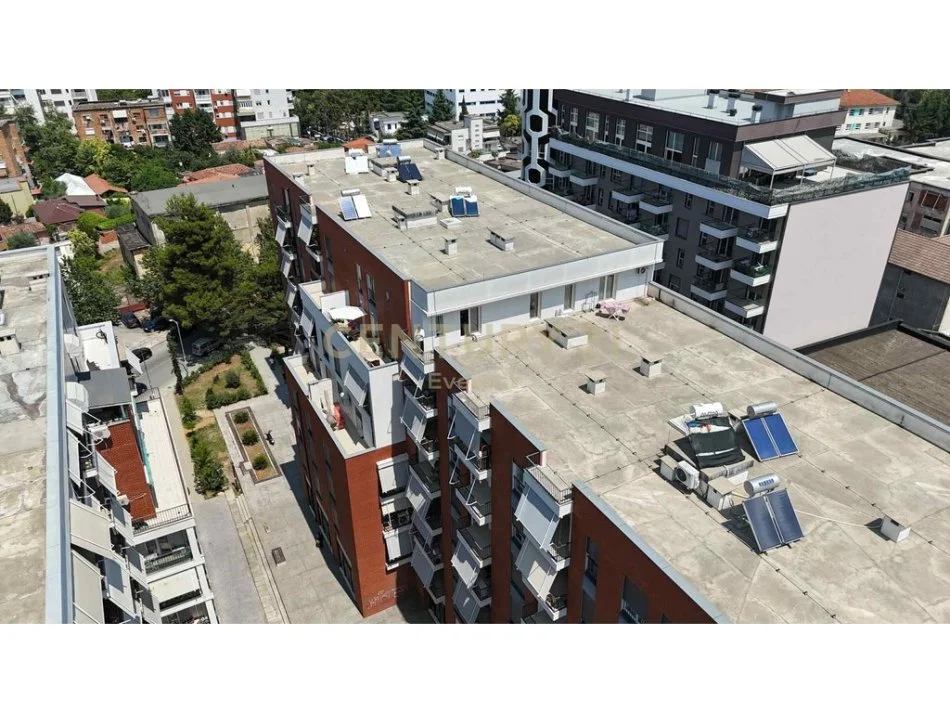 Tirane, shes apartament 2+1 Kati 8, 397 m² 258.000 € (ali dem)