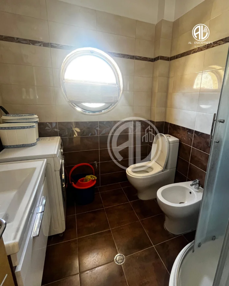 Durres, jepet me qera 1+1 Kati 5, 400 € 