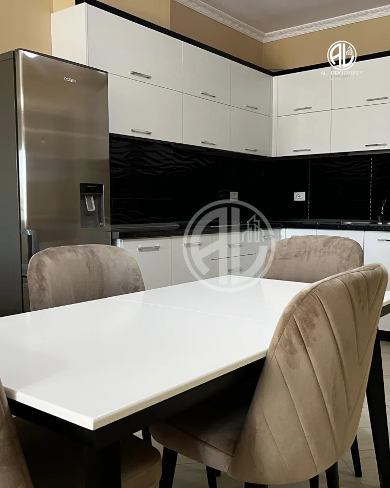 Durres, jepet me qera 2+1+Ballkon Kati 9, 450 € 