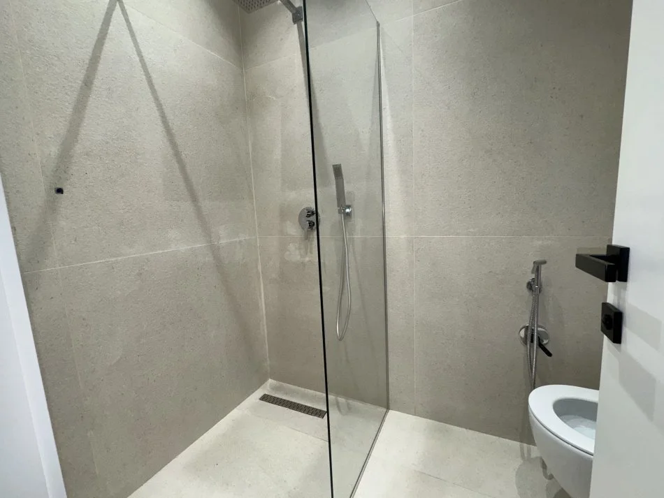 Tirane, jepet me qera apartament Kati 5, 35 m² 700 € (libri universitar)
