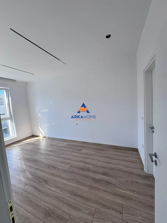 Tirane, jepet me qera zyre Kati 7, 110 m² 900 € 