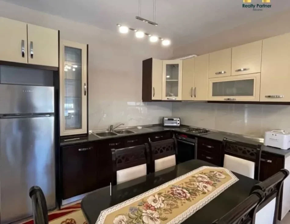 Tirane, shitet apartament 3+1 Kati 2, (Prane spitalit Amerikan 3)