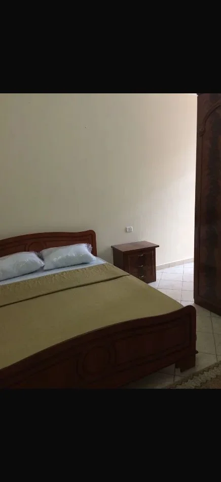 Tirane, jepet me qera apartament 3+1+Ballkon Kati 5, 120 m² 750 € (JORDAN MISJA)