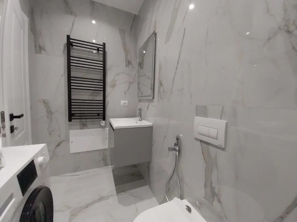 Tirane, jepet me qera apartament 1+1 Kati 7, 75 m² 1.200 € (Rruga Asim Vokshi)