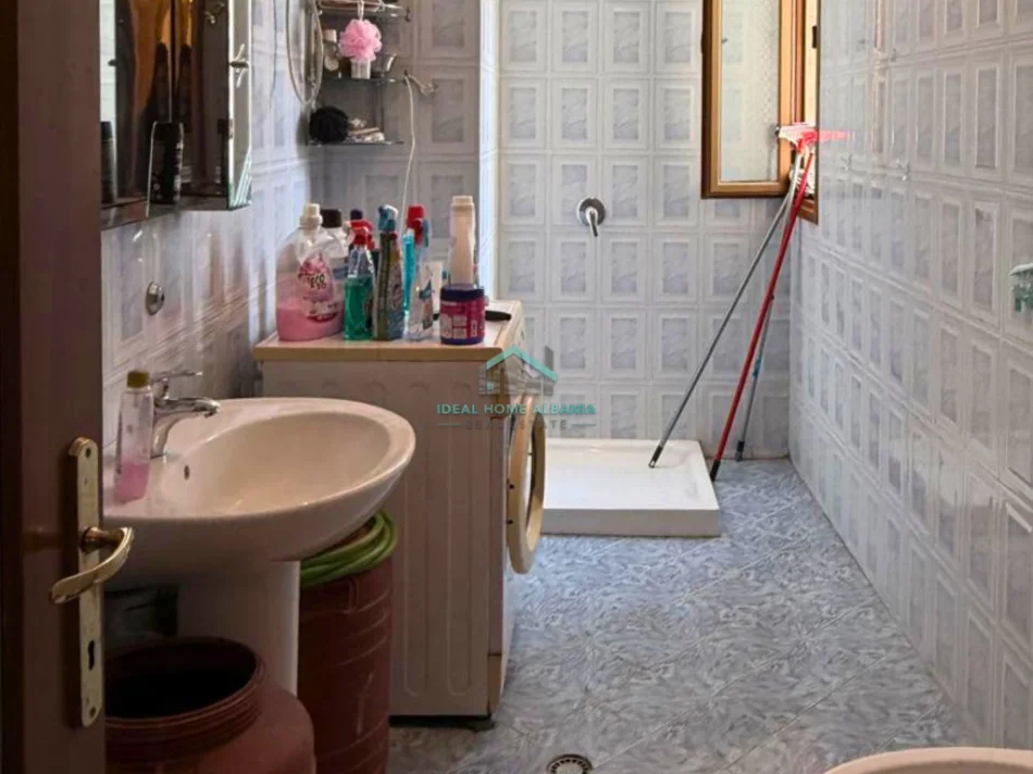 Vlore, shitet apartament 1+1+Ballkon Kati 5, 73 m² 80.000 € (Bulevard , vlore)