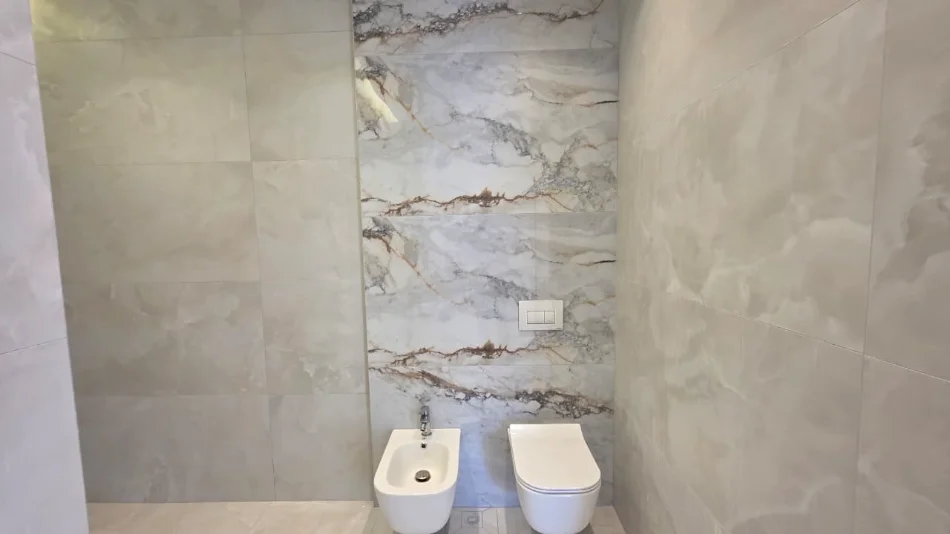 Vlore - Lungomare, shitet apartament 2+1 Kati 10, 110 m² 242.000 € (Rruga Murat Terbaci, Vlore)