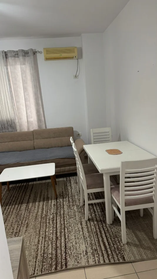 Tirane, jepet me qera apartament 1+1+Ballkon Kati 1, 75 m² 500 € (RRUGA 5 MAJI)