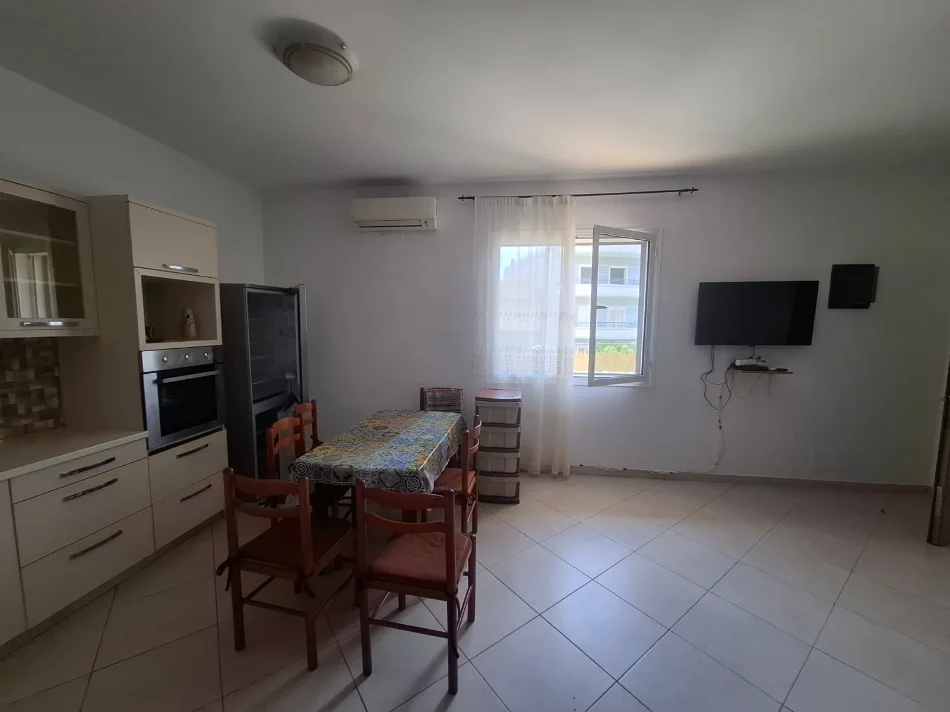 Vlore, jepet me qera shtepi 2+1 Kati 1, 120 m² 300 € (Lagjia Karabash Vlore)