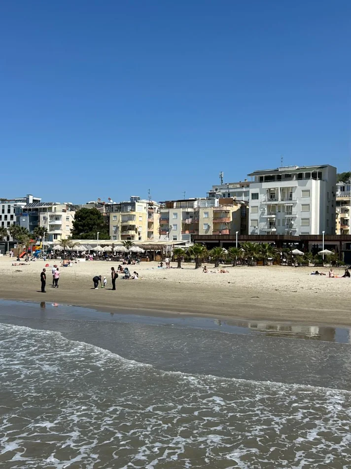 Durres, jepet me qera apartament 1+1+Ballkon , 62 m² 450 € (Rruga Ankona, Nd.44, Plazh - Skembi i Kavajes)