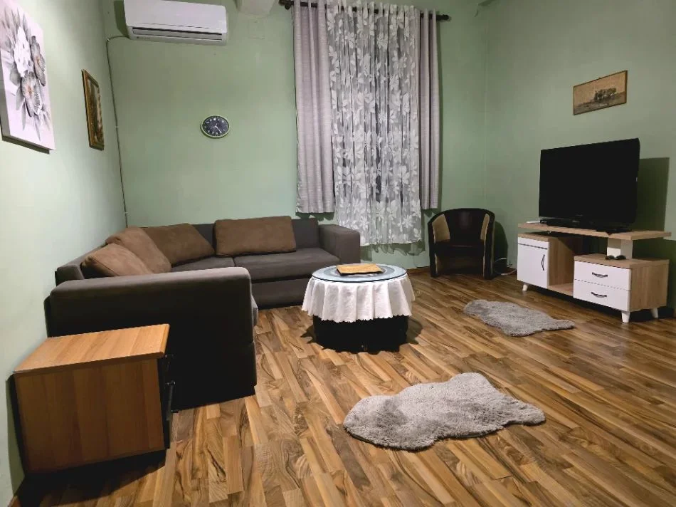 Tirane, jepet me qera apartament 1+1+Ballkon Kati 2, 71 m² 500 € (MYSLYM SHYRI)