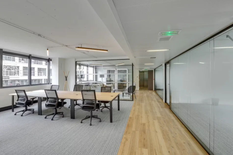 Tirane, jepet me qera zyre Kati 2, 300 m² 3.000 € (tom plezha)