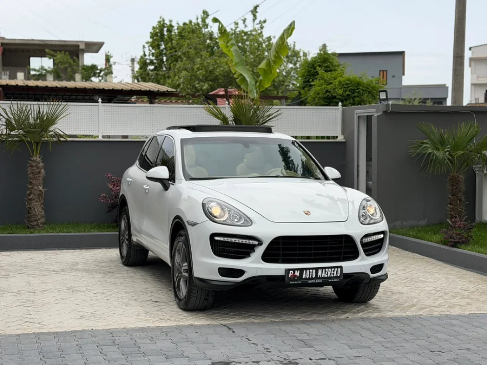 Fier, shes makine PORSCHE CAYENNE-3.0 DIESEL-PANORAMA-SUPER GJENDJE--NDERROHET Nafte, e bardhë automatik Klima 252.000 km 14.500 €