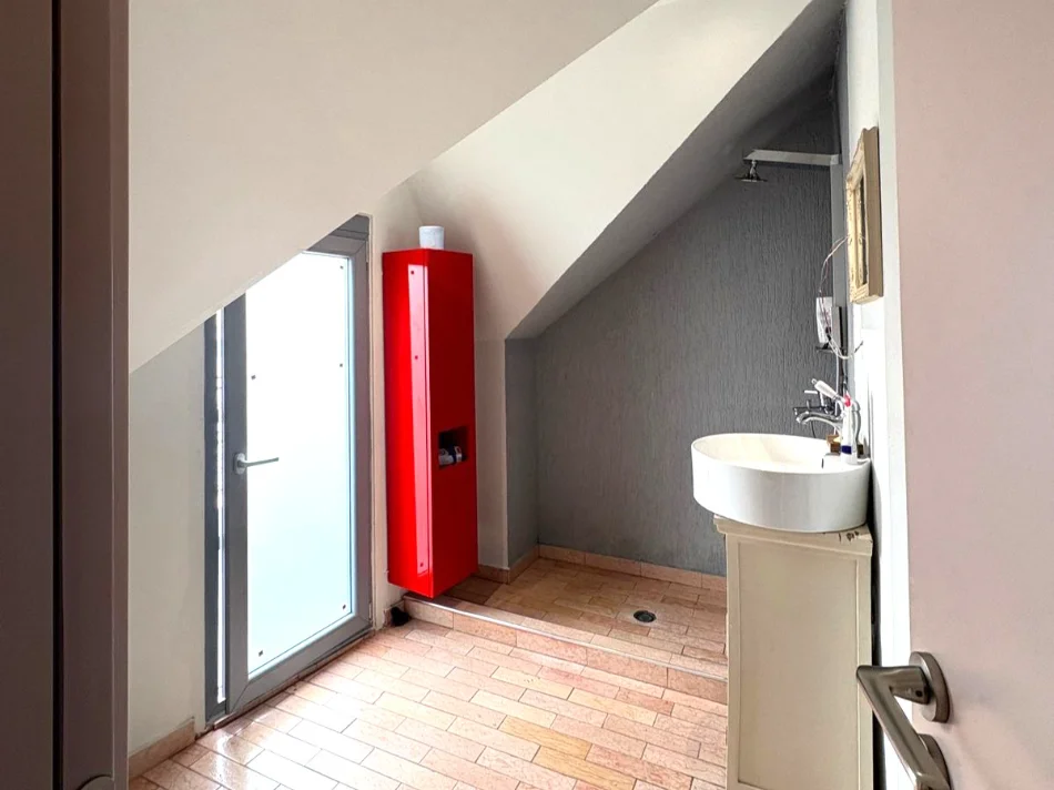 Tirane, shitet apartament 2+1 , 325 m² 684.000 € (Rruga Ilo Mitke Qafzezi)