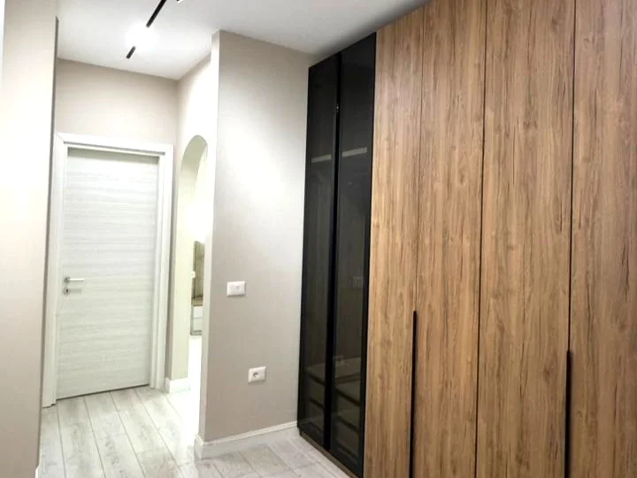 Tirane, jepet me qera apartament 3+1+Ballkon Kati 9, 130 m² 700 € 