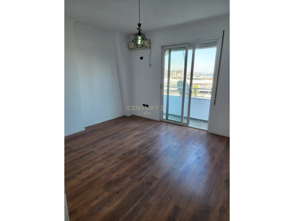 Durres, shes apartament 3+1 Kati 4, 150 m² 340.000 € (Rruga e Re e Portit)