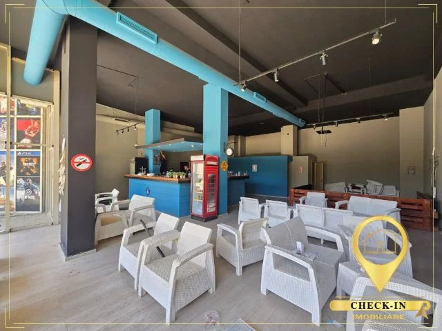 Tirane, jepet me qera ambjent biznesi Kati 0, 222 m² 2.500 € (Rruga Eshref Frasheri)