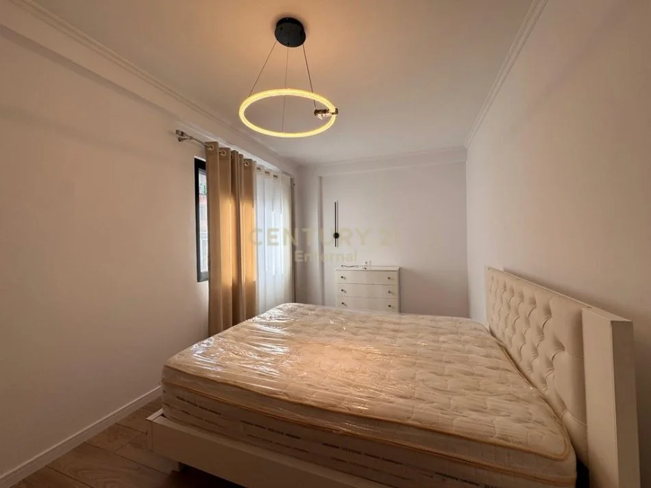 Tirane, jepet me qera apartament 2+1 Kati 2, 83 m² 800 € (Rruga e Ullinjve)