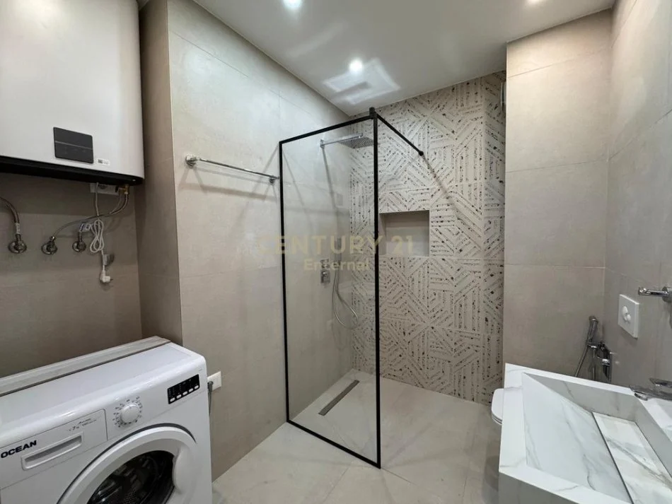 Tirane, jepet me qera apartament 2+1 , 800 € (Kodra e diellit)