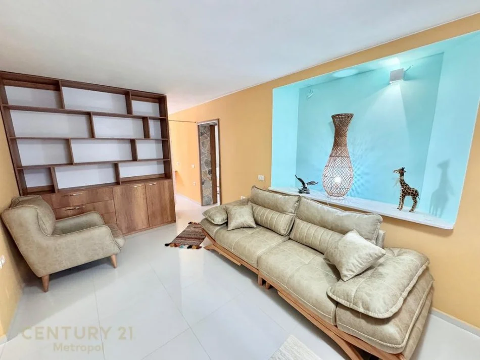 Tirane, jepet me qera apartament 2+1 Kati 2, 70 m² 750 € (Bllok)